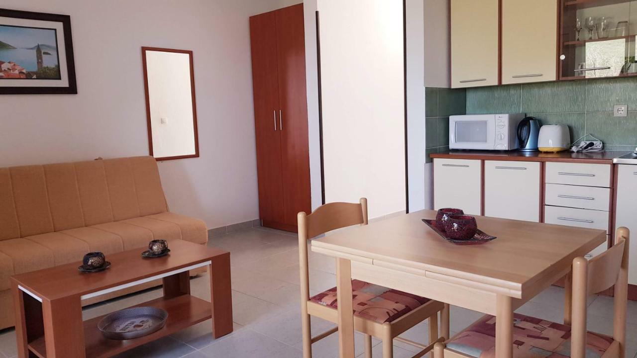 Apartmani Lazarevic Lustica Exterior foto
