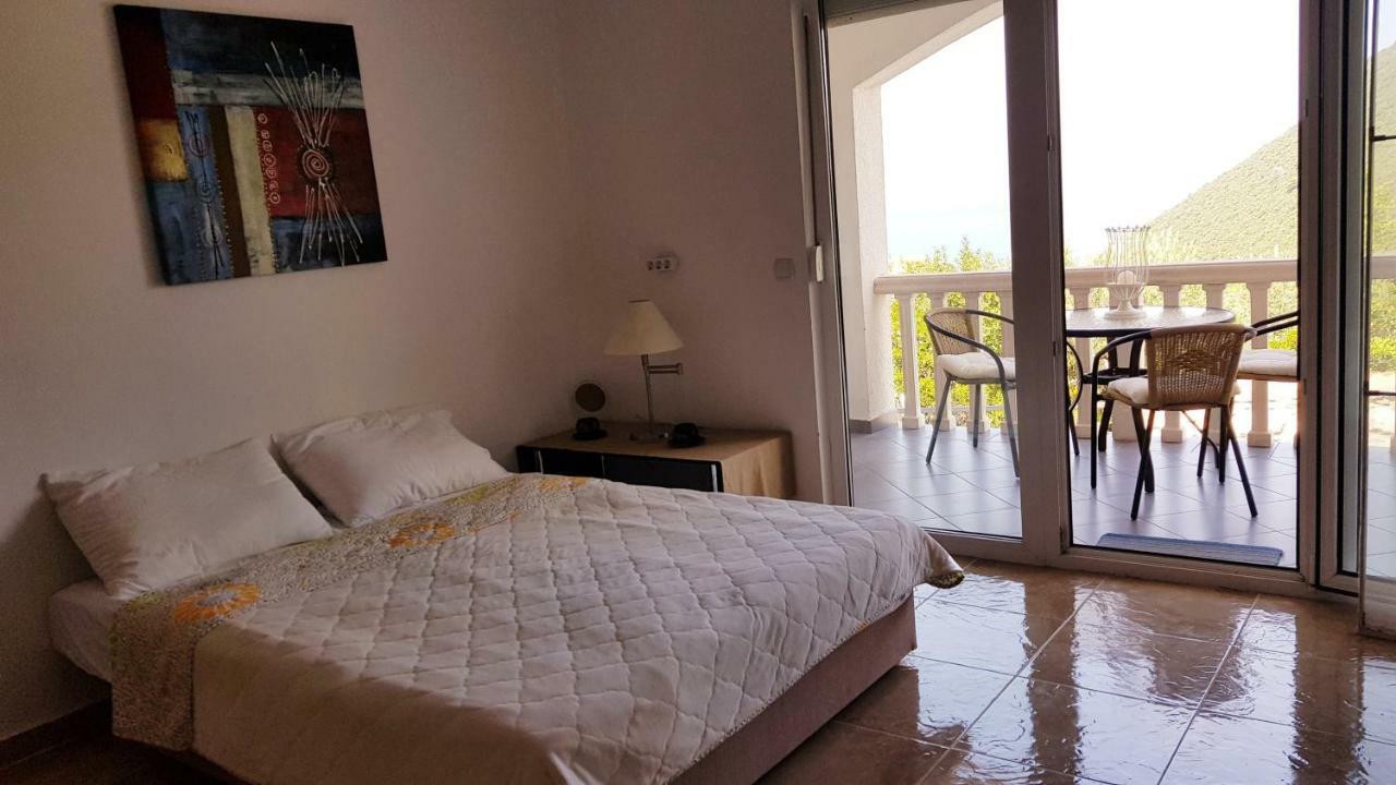 Apartmani Lazarevic Lustica Exterior foto